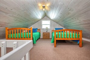 Iron/ironing board, travel crib, free WiFi, bed sheets - Reunion Cottages,  5 minutes walking to beach entrance & Stanhope Golf Course. (Stanhope)