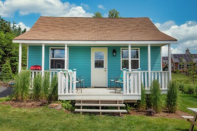 Reunion Cottages,  5 minutes walking to beach entrance & Stanhope Golf Course.