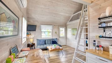 Smart TV, DVD player, livros