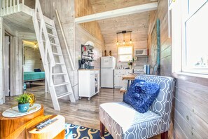 Interior - Reunion Cottages, 5 minutes walking to beach entrance & Stanhope Golf Course. (Stanhope)