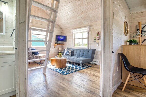 Interior - Reunion Cottages, 5 minutes walking to beach entrance & Stanhope Golf Course. (Stanhope)