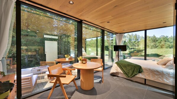 Free WiFi, bed sheets - Reflections-Mirror House-Where Luxury Meets Nature (Graham)
