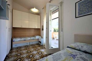 2 bedrooms - Holiday apartment with air conditioning, terrace and garden (Bibione)