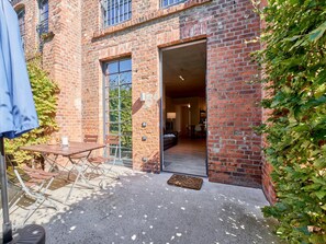 Outdoor dining - in Brandenburg An Der Havel mit Terrasse, Garten und Grill by Interhome (Brandenburg an der Havel)