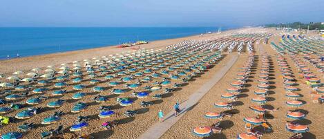 Una spiaggia nelle vicinanze