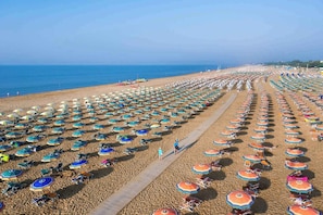 Beach nearby - Holiday apartment with air conditioning and balcony (Bibione)