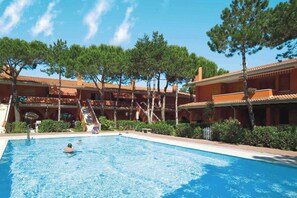 Pool - Holiday flat with air conditioning and balcony (Bibione)