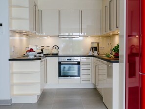 Réfrigérateur, four, lave-vaisselle