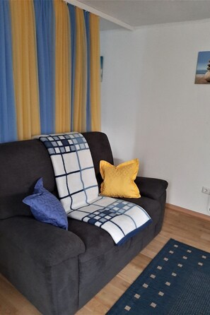TV, DVD player - Rotkehlchen by Interhome (Bannesdorf)