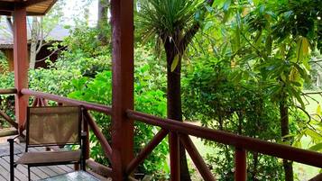 Comfort Bungalow, Patio, Garden View | Living area