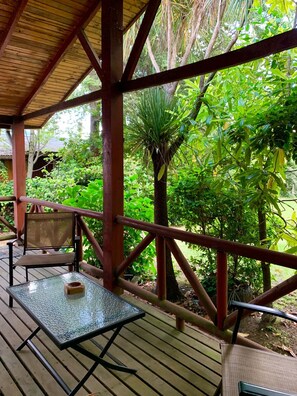 Bungalow Comfort, patio, pemandangan kebun | Area keluarga