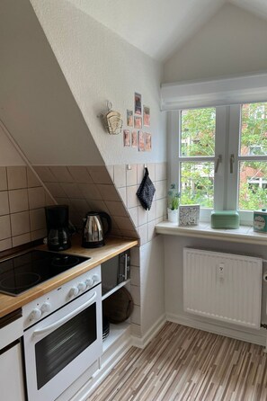 Fridge, microwave, oven, cookware/dishes/utensils - Piratenkoje by Interhome (Altstadt)