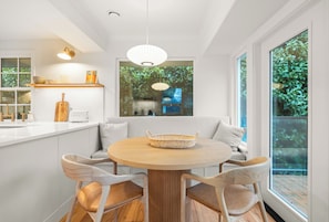 Dining - Maplecrest Manor (Victoria)