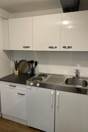 Fridge, cookware/dishes/utensils - Matrosenkoj by Interhome (Altstadt)