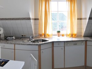 Kühlschrank, Mikrowelle, Ofen, Geschirrspüler