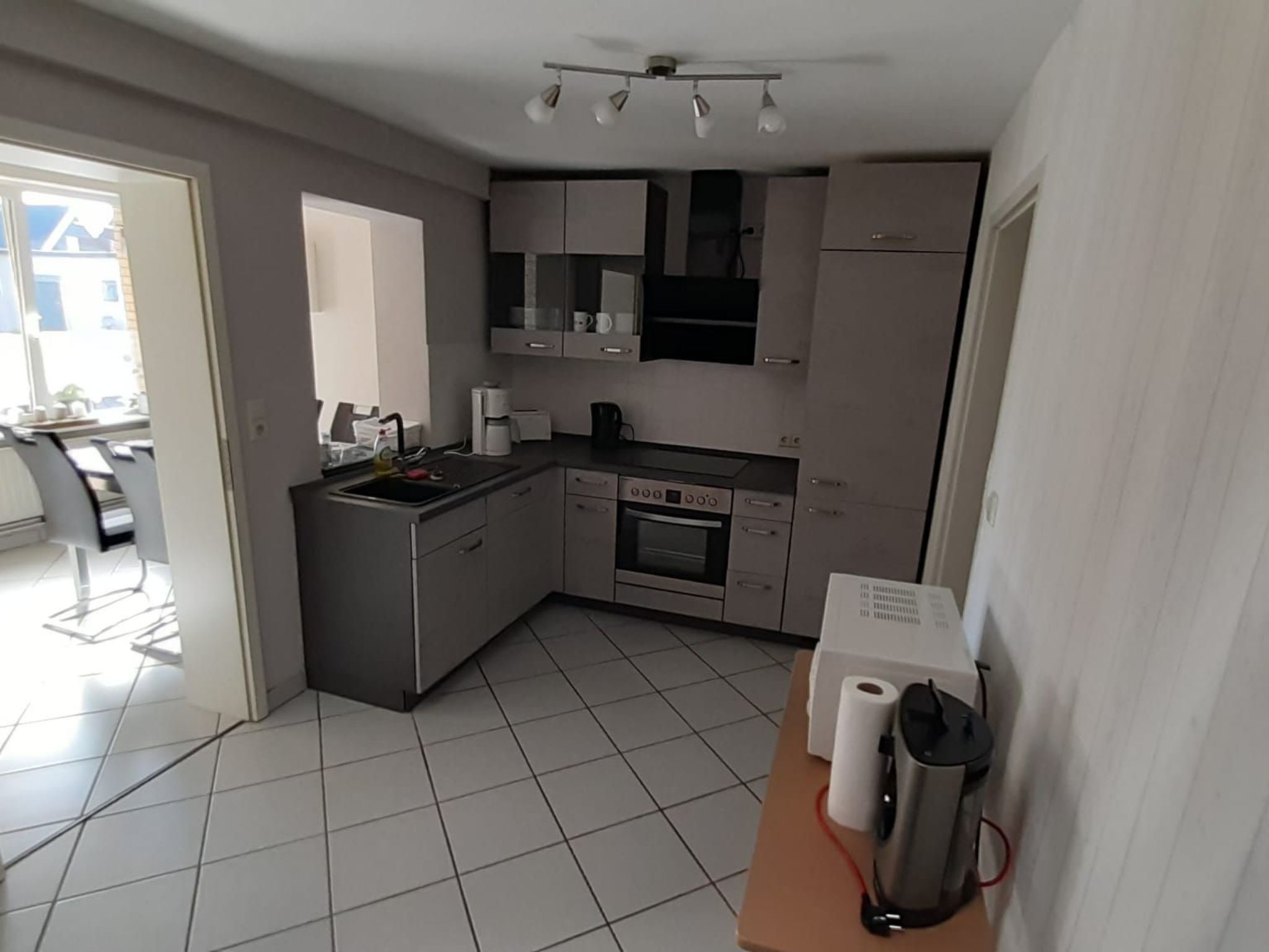 ثلاجة، ميكروويف، فرن، غسالة أطباق