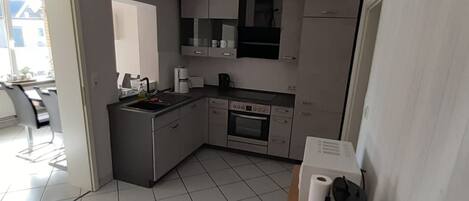 ثلاجة، ميكروويف، فرن، غسالة أطباق