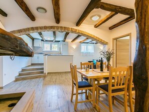 Dining - Angenehmes Ferienhaus in Medulin by Interhome (Medulin)