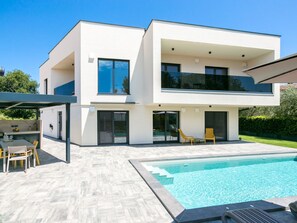 A heated pool - Ferienvilla "Villa Mila" mit eigenem Pool by Interhome (Medulin)