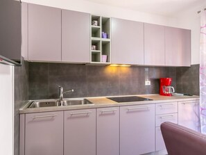 Refrigerador y utensilios de cocina 