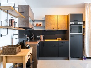 Fridge, oven, dishwasher, cookware/dishes/utensils - Moderne Wohnung in Medulin mit Gemeinsamem Pool by Interhome (Medulin)