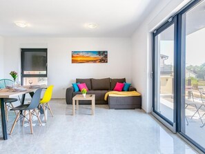 TV - Wohnung "Nevia B6" mit Blick auf das Wasser by Interhome (Medulin)