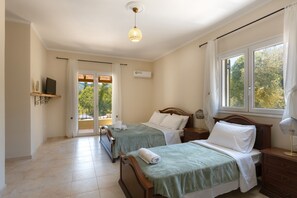 Fer et planche à repasser, Wi-Fi gratuit, draps fournis