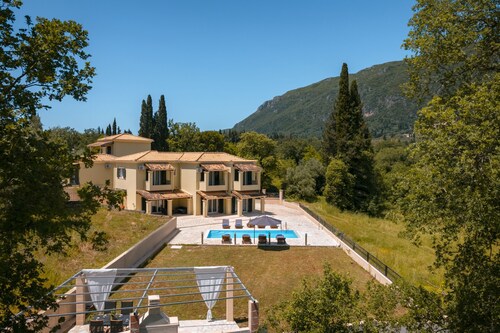 Villa Elite Dio Corfu – Pool, Aircon, WiFi, Mountain Views