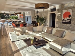 Outdoor dining - Gîtes de France® - Beau Rivage (BELLEFONT LA RAUZE)