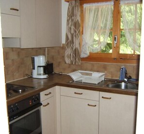 Fridge, oven, cookware/dishes/utensils - Chrinnenhorn 4 Bett Wohnung by Interhome (Grindelwald)