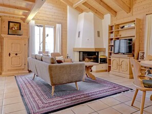TV, fireplace - Apartment St. Louis 3.5 by Interhome (Grindelwald)