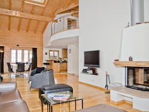 Fernseher, Kamin