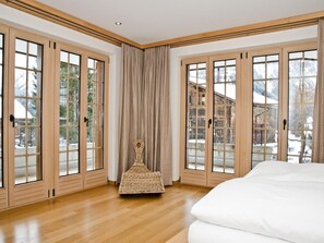 4 makuuhuonetta, internet