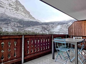 Outdoor dining - Apartment Mönch by Interhome (Grindelwald)