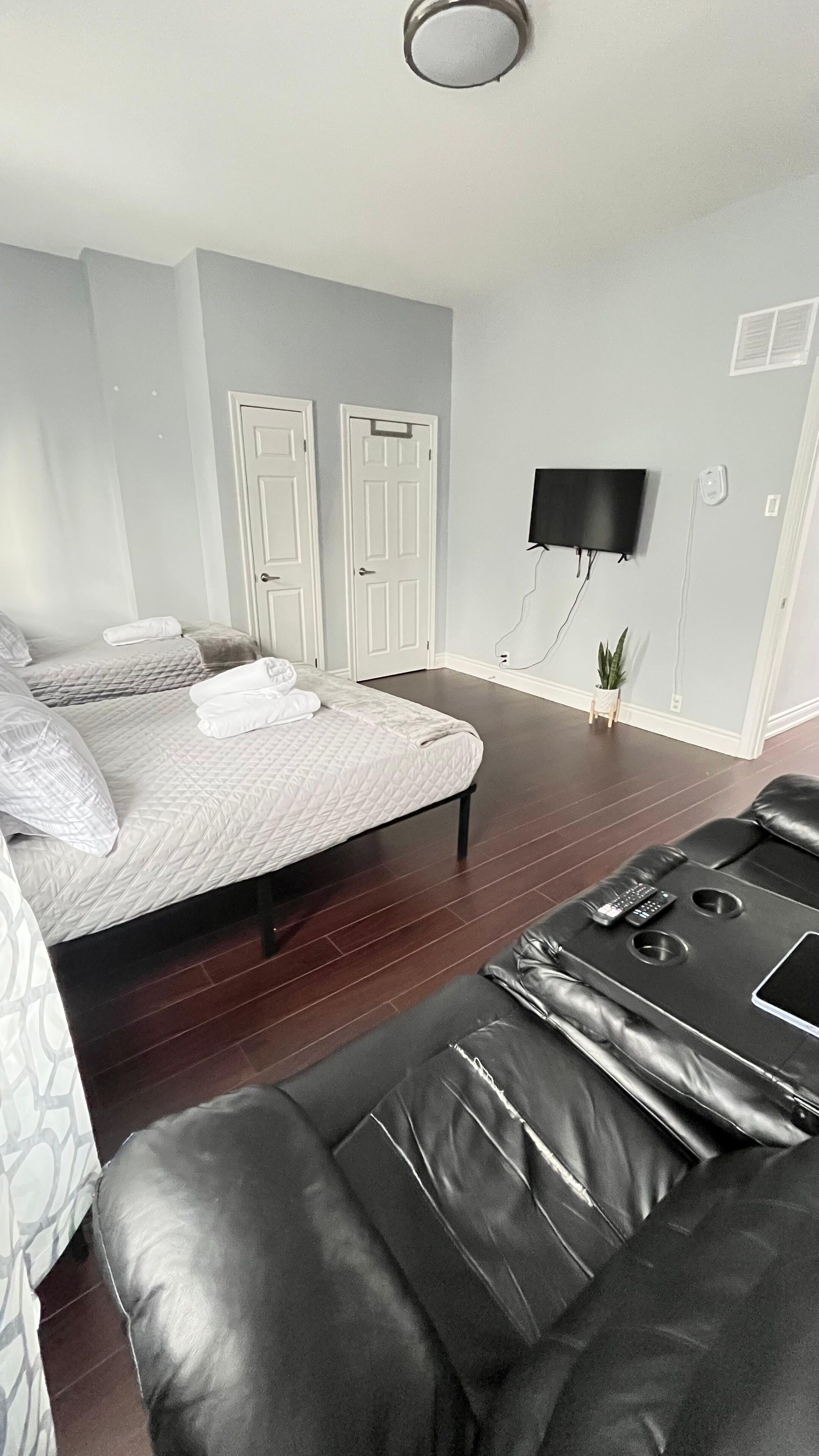 WiFi, bed sheets