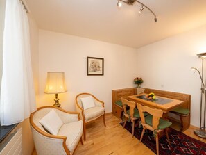 Dining - Chesa il purtretin by Interhome (Pontresina)