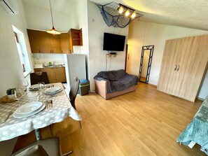 TV - Studio apartment Vida by Interhome (Crikvenica)