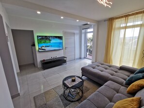 TV - Gemütliche 2-Schlafzimmer-Wohnung mit Meerblick, Crikvenica by Interhome (Crikvenica)