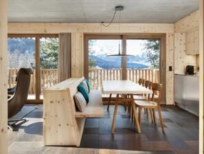 TV - Alpine Lodge 6-Bett-Wohnung mit Galerie by Interhome (Pontresina)