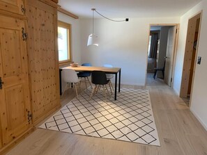 Dining - Chesa la Furia 7 - Bergbahn inklusive im Sommer by Interhome (Pontresina)