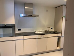 Fridge, microwave, oven, cookware/dishes/utensils - Chesa la Furia 7 - Bergbahn inklusive im Sommer by Interhome (Pontresina)