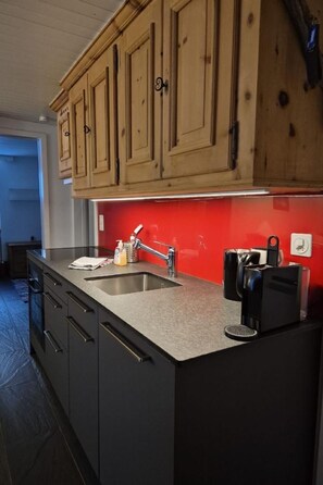 Fridge, oven, dishwasher, cookware/dishes/utensils - Bijou bei Stazerwald by Interhome (Pontresina)