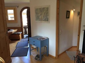 Interior - Chesa Linaira by Interhome (Pontresina)