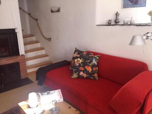 TV, fireplace, DVD player - Chesa Linaira by Interhome (Pontresina)