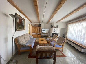 TV, fireplace - Chesa Delfin by Interhome (Pontresina)
