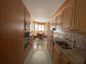 Fridge, microwave, oven, dishwasher - Chesa Delfin by Interhome (Pontresina)