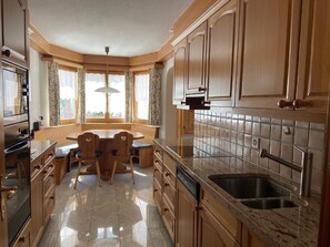Fridge, microwave, oven, dishwasher - Chesa Delfin by Interhome (Pontresina)