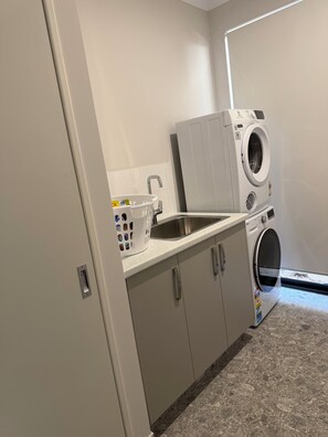 Interior - Wellard Nest- Newly built home. Close to Woolworths and Wellard train station (Wellard)