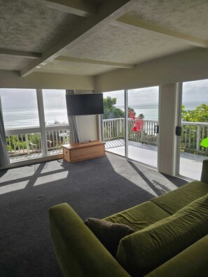 Living area - 3-bedroom Bach in Ahipara 180 views of 90 Mile Beach (ahipara)