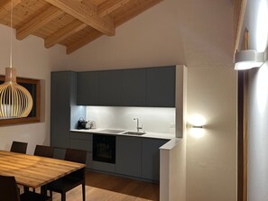 Réfrigérateur, four, lave-vaisselle